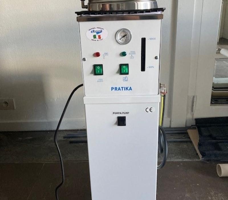 Comel PRATIKA met pomp